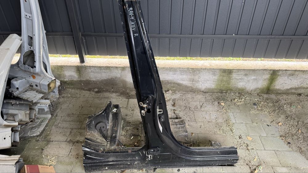 Toyota RAV-4 v50 центральна стойка права, четверть, поріг правий