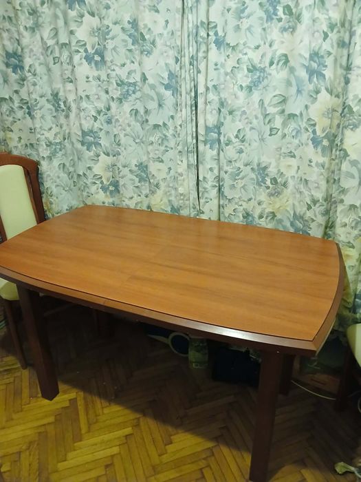 Stół w bardzo dobrym stanie rozkladany 135cm plus 40 cm