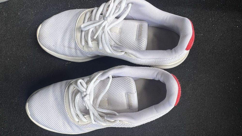 Sapatilhas adidas brancas