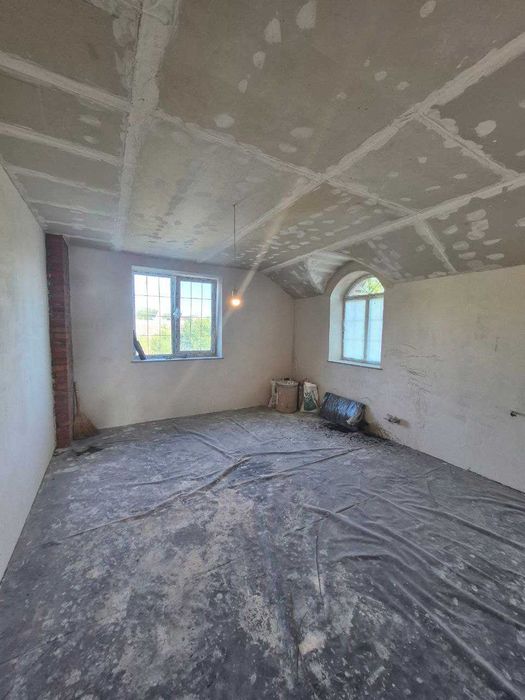 будинок для комфортного життя : паркомісце, краєвид, затишок