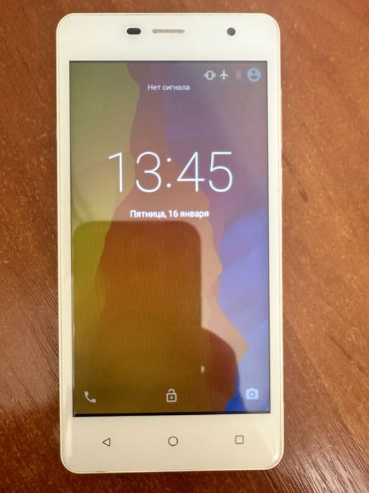 Мобильный телефон Nomi