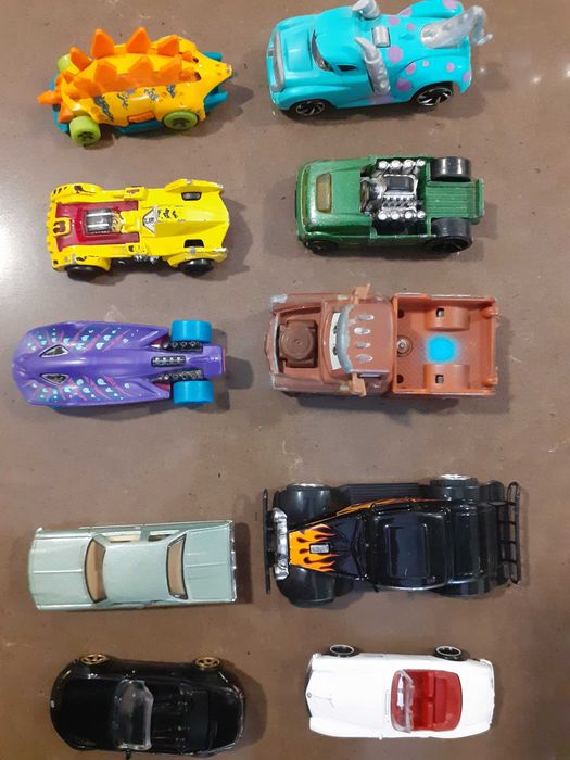 20 Carros de colecção e de brincar