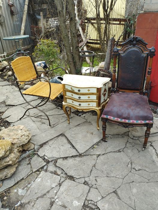 Продам.  Ст аринный под реставрацию