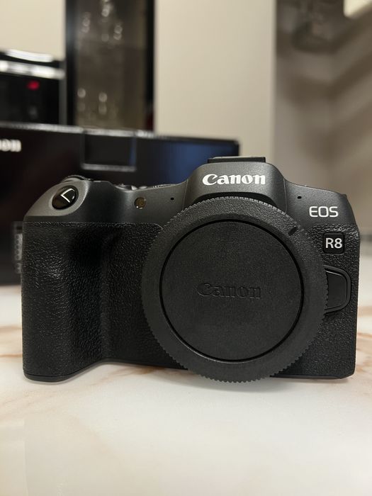 Canon EOS R8 body