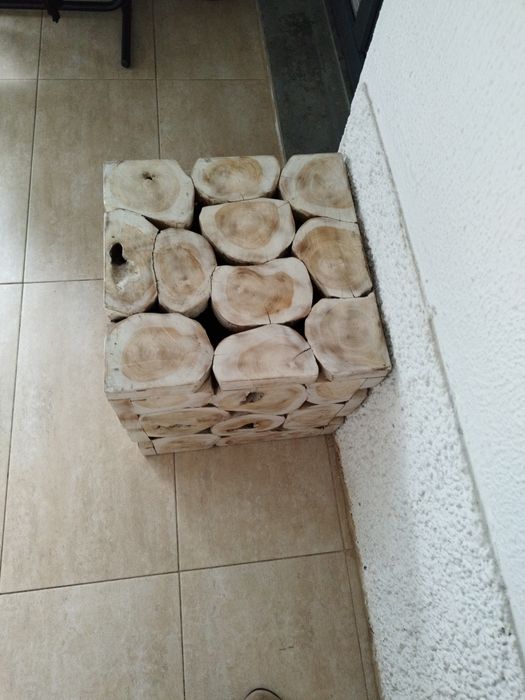 Mesa de apoio em troncos da Maison du Monde