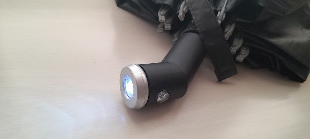 Зонт  автомат с фонариком и светоотражающим краем