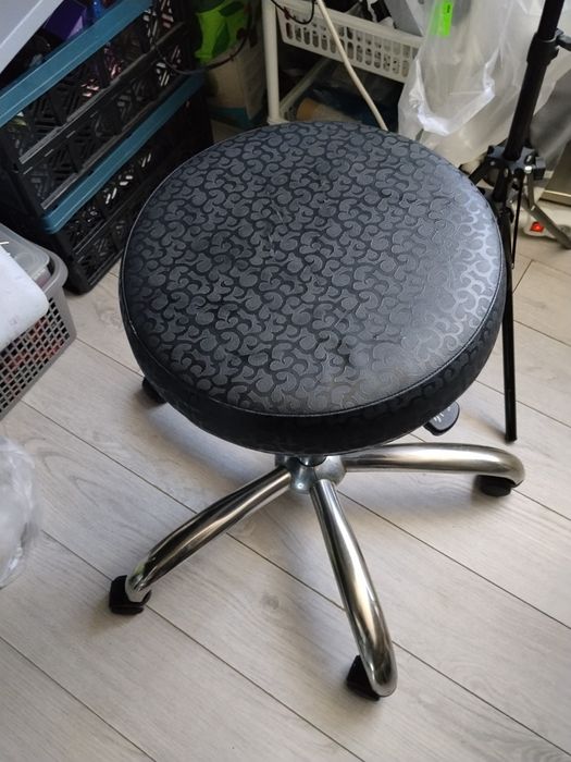 Taboret krzesło kosmetyczne