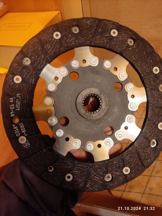 новый комплект сцепления оригинал на к9к 1.5 dci МКПП
302057505R.