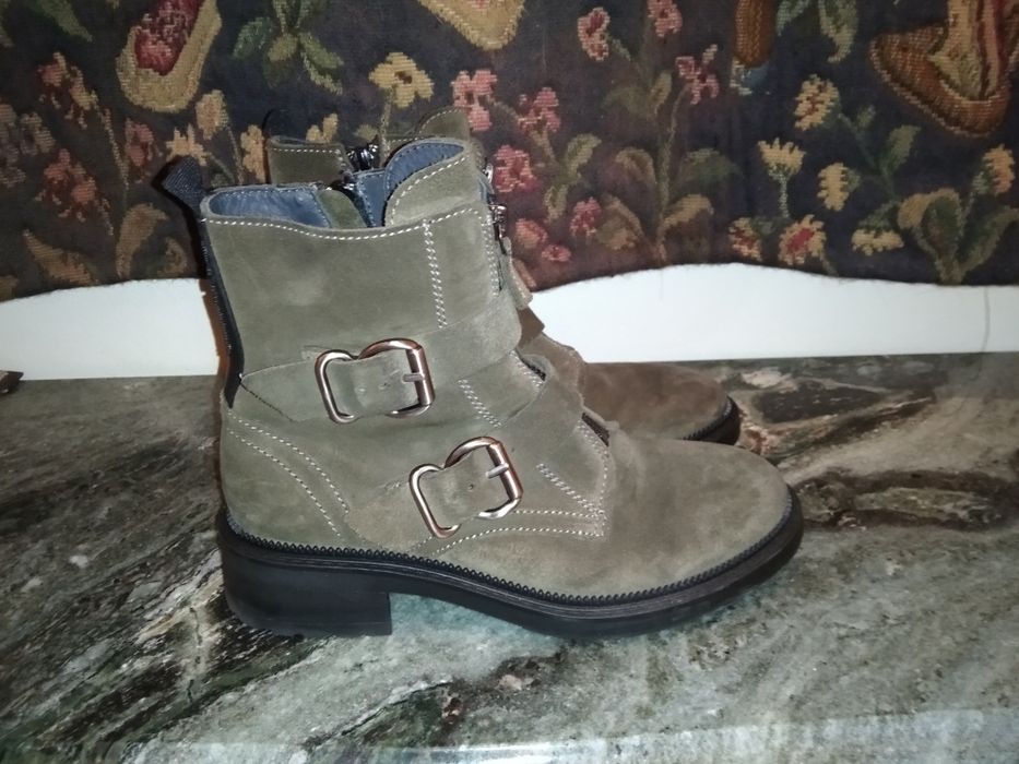 Botins para senhora em pele