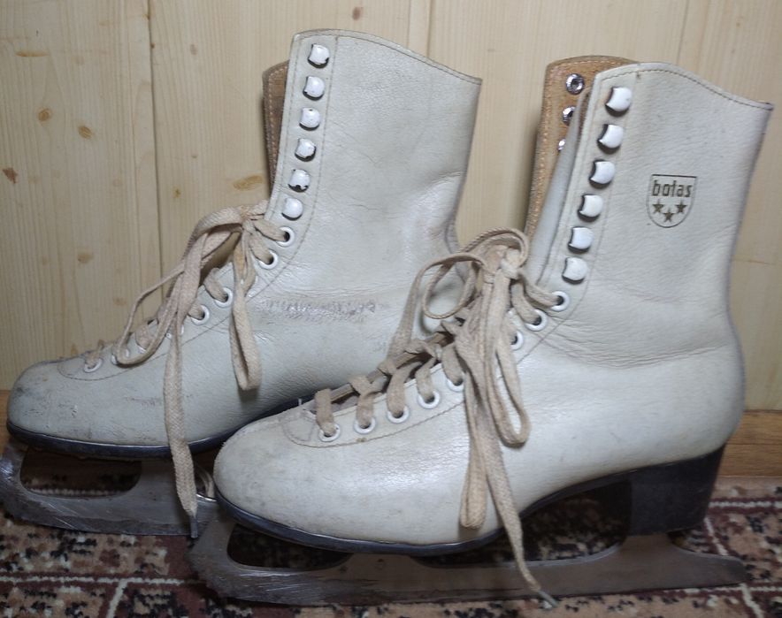 Коньки кожа,ковзани р. 35-36