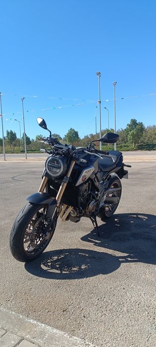 CB650R 2022  35kw (apenas em livrete)