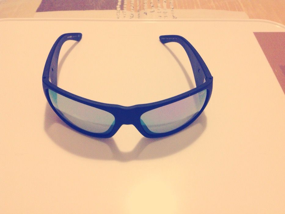 Óculos sol Arnette preço fixo acresce portes de envio.