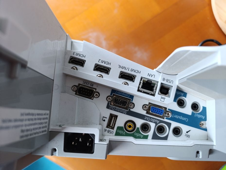 Epson eb 685w projektor LCD