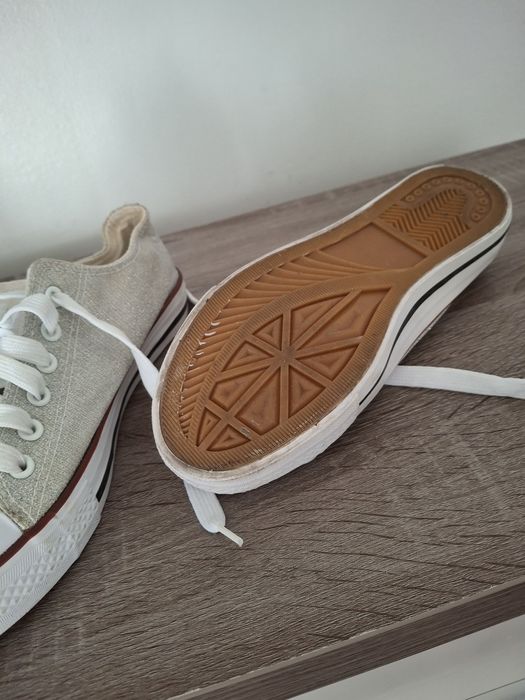 Tenis usados um dia n37 mas calça  36