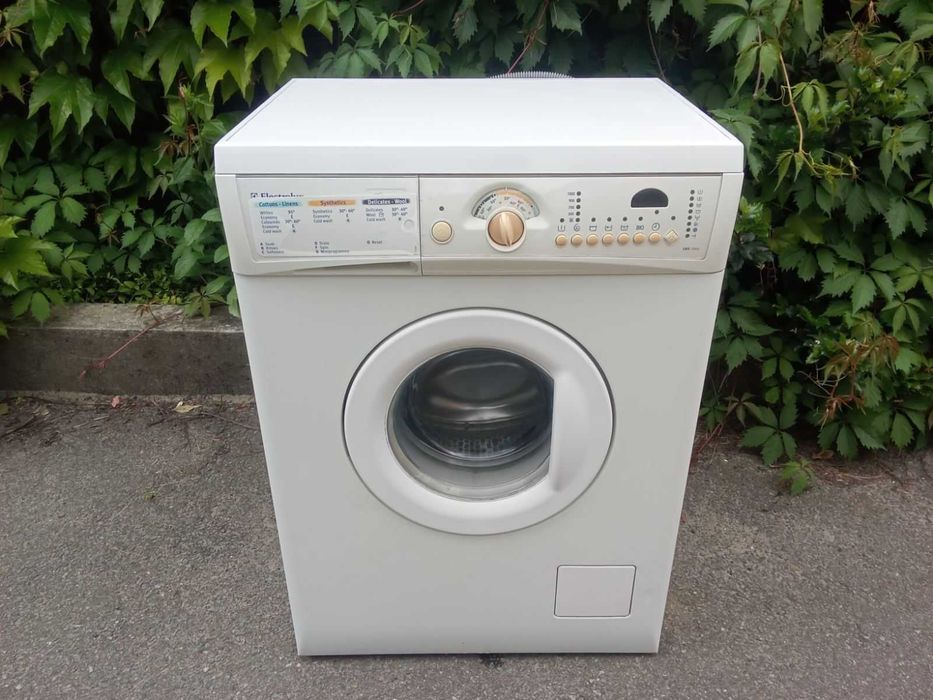 цена 4000 стиральная машина Electrolux ews 1046  доставка гарантия