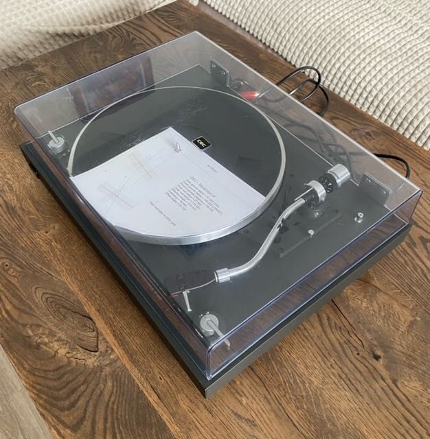 Gramofon CEC 2200