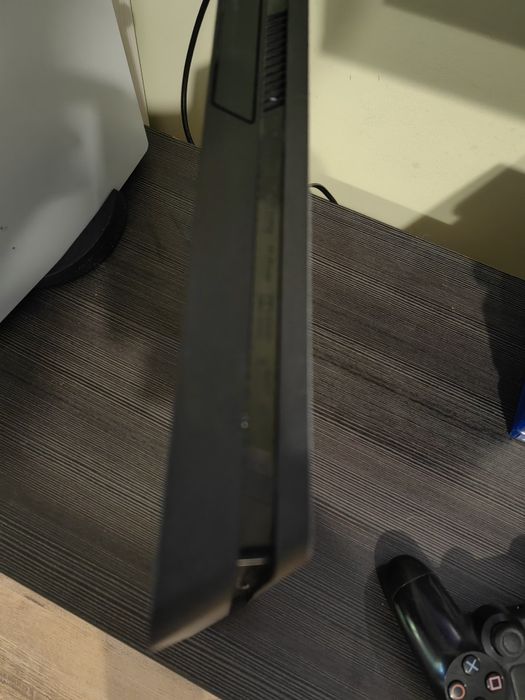 Konsola Ps4 slim