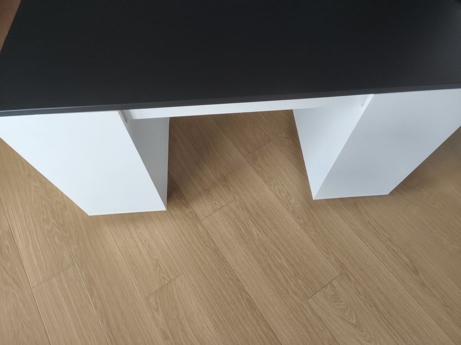 Sprzedam biurko 
szerokość