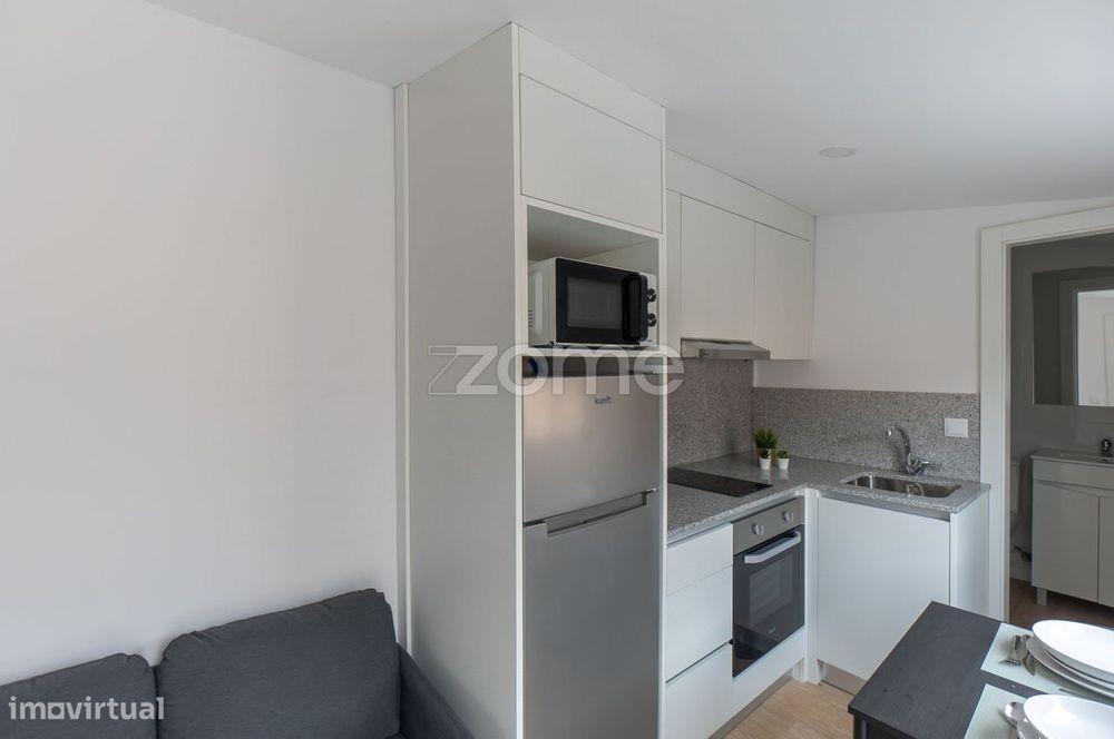 Conjunto de 3 casas independentes em Canelas