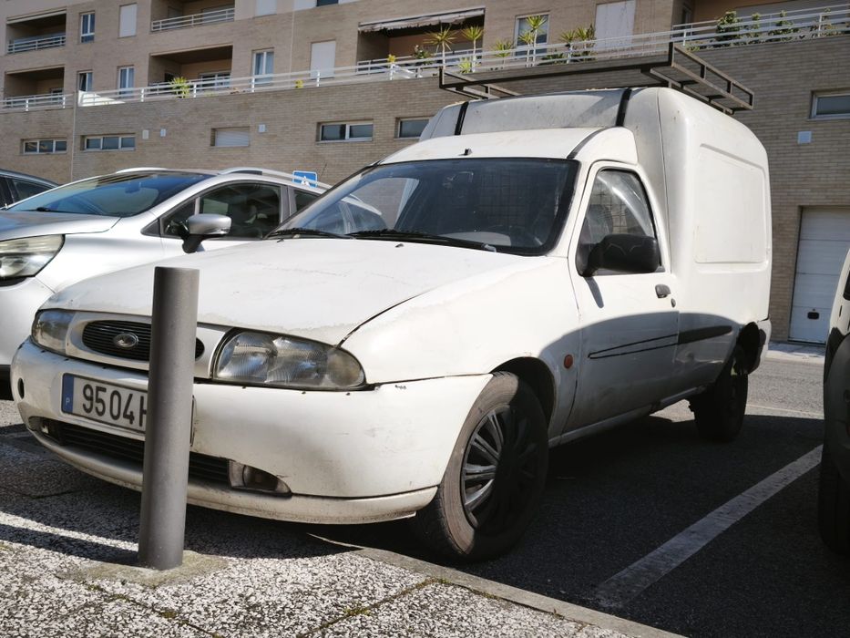 Carrinha Ford Courier