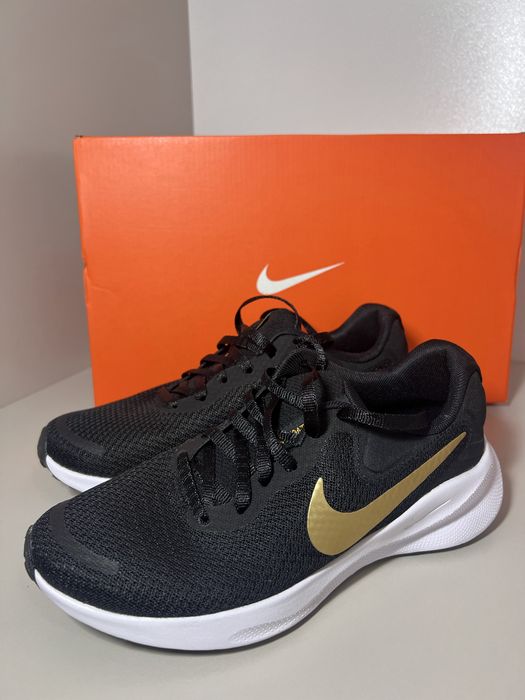 Жіночі оригінальні кросівки Nike