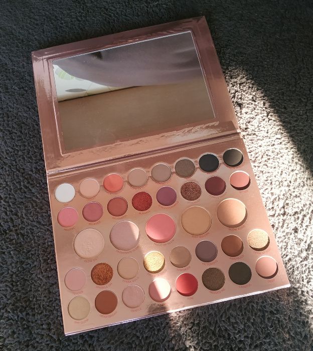 paletka cieni do oczy i twarzy