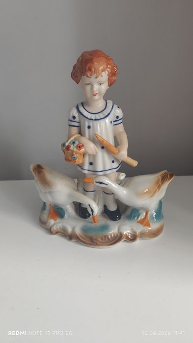 Figurka Gęsiareczka z Fabryki Porcelany w Rununi