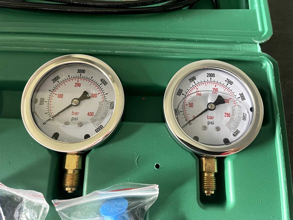 Zestaw manometrów do hydrauliki siłowej 6000 i 4000 PSI