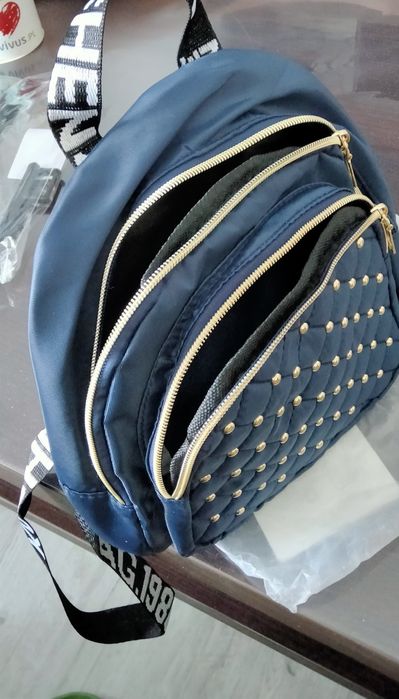 Nowy granatowy plecak