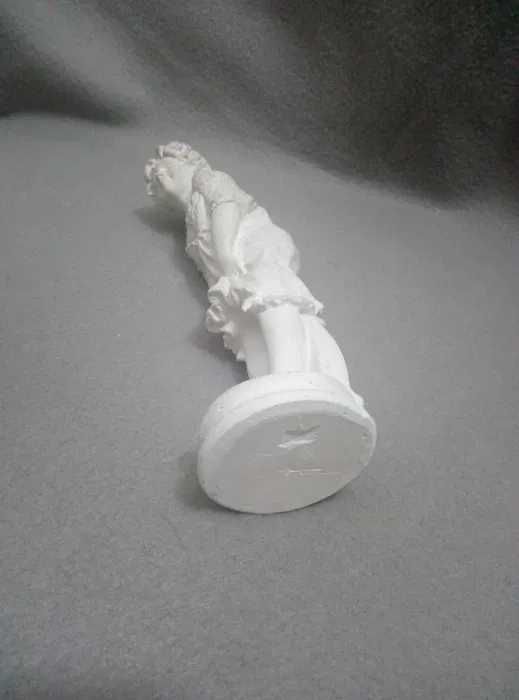 Статуетки заяц певец ваза девочка статуя из сада дельфины собпаки