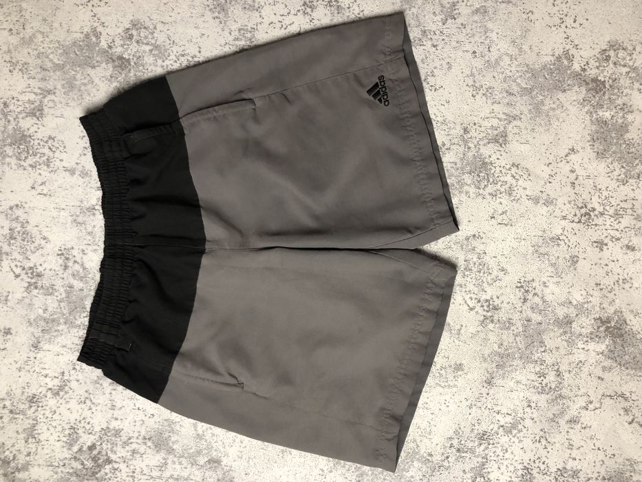 Шорти Adidas розмір: М