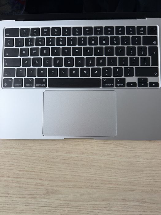 MacBook Air 13,6