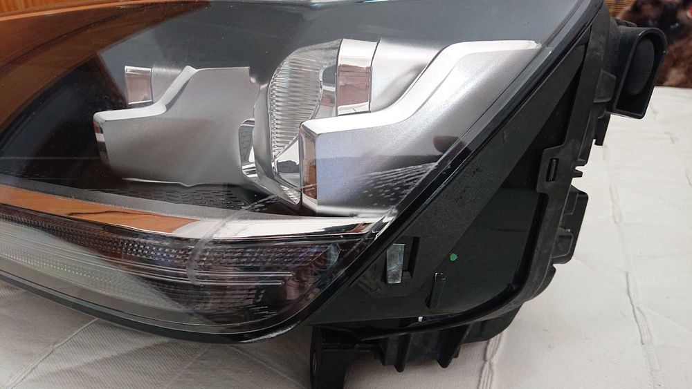 Optica Halogénio Audi Q2 (2018) - 81A 941 003