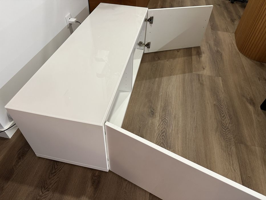 Movel Tv Besta ikea com portas tampo em vidro