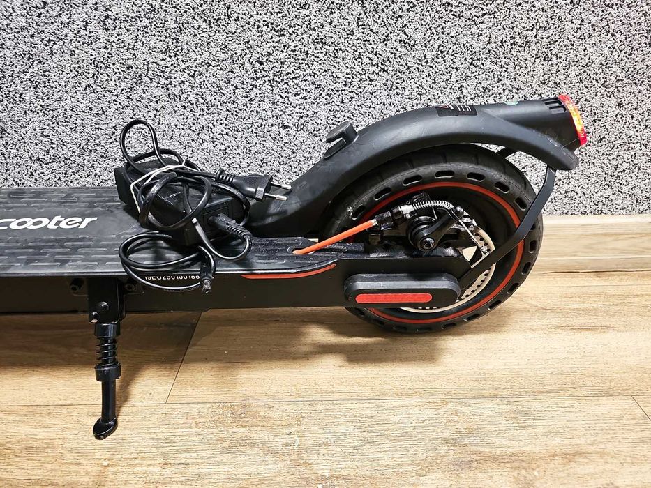 Hulajnoga elektryczna ISCOOTER I9, Ładowarka