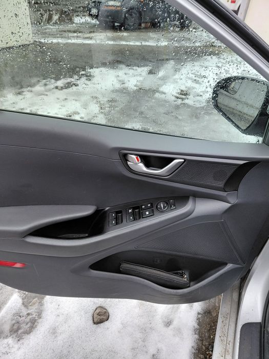 Ионик заряжаемый гибрид продам