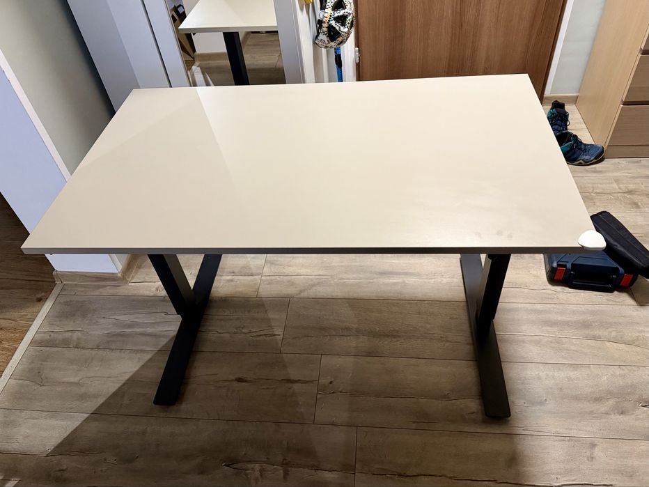 Sprzedam biurko IKEA TROTTEN 120x70 z regulacją wysokości