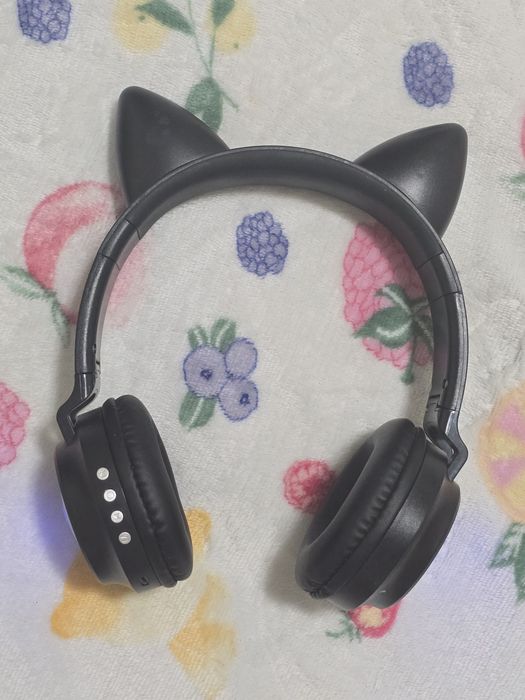 Headphones com orelhas de gato