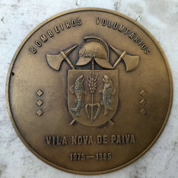 Medalhas alusivas a Associações de Bombeiros.