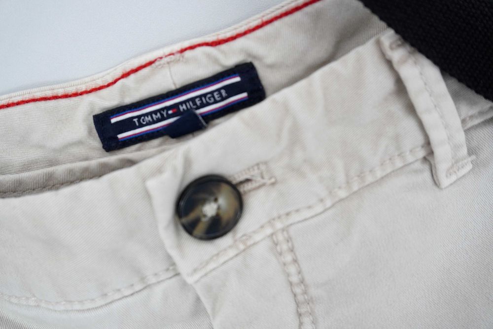 B56 krótkie spodenki damskie szorty Tommy Hilfiger beż bermudy M 38