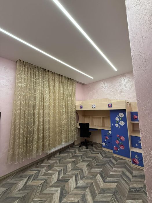 Здається чудовий 3 кімнатний Будинок на Весняному.