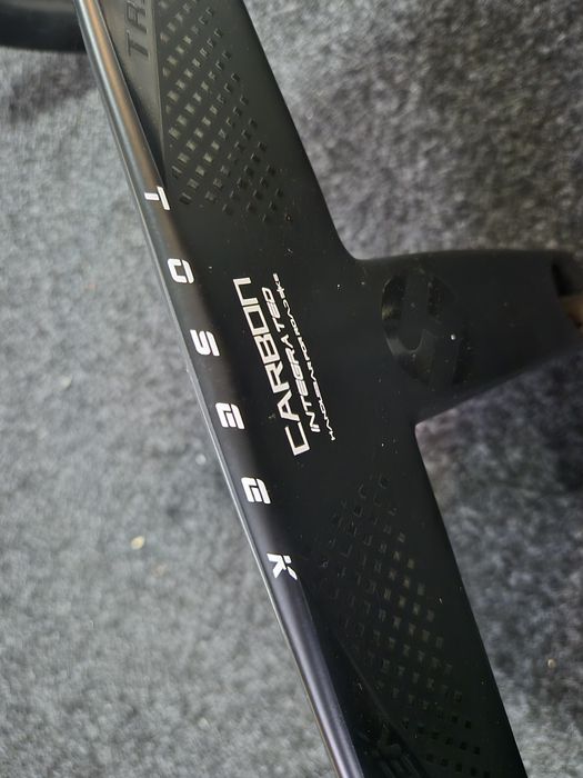 Guiador/Avanço Integrado de Carbono (TOSEEK)