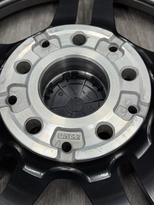 Оригінальний зимовий комплект Mercedes E 214 Мерседес А2144010300 Continental 245/45R19 275/40R19