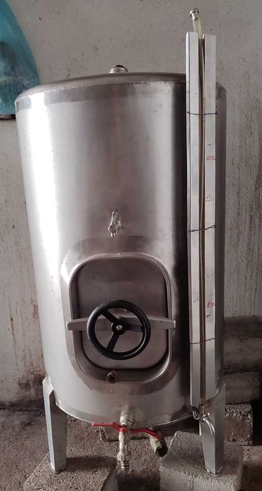 Vendo Tina para vindima em Inox 700€ + 2 cubas em inox 550 litros e 250 litros (300€ e 250€)
