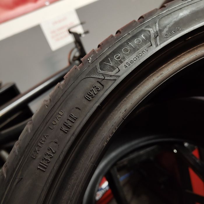 255/35/19 XL Sprzedam parę opon całorocznych Goodyear