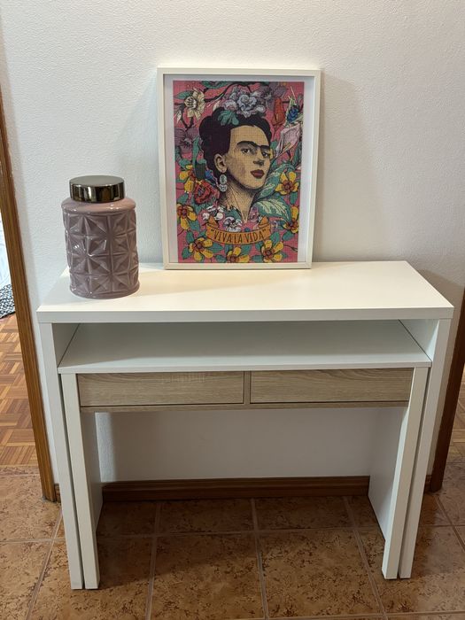 Consola/ Secretaria