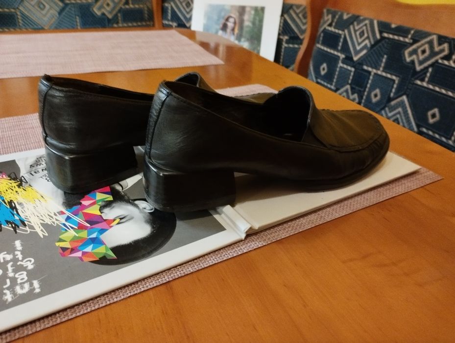 Buty damskie że skóry rozmiar 38 obcas 3 cm