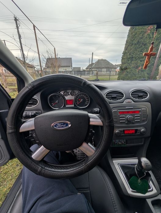 Форд фокус 2 2009 року.