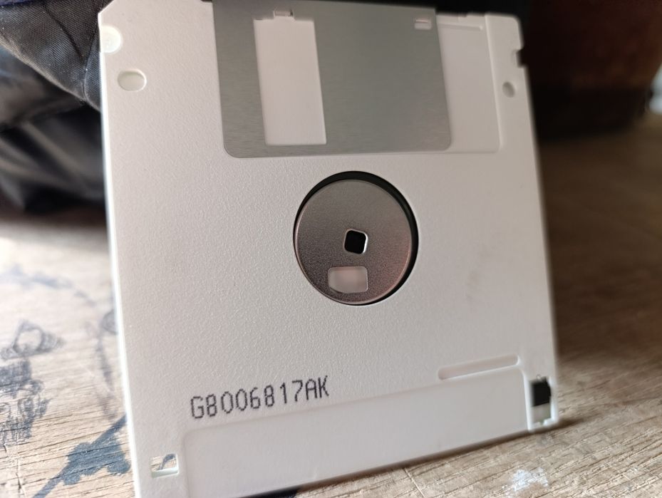 Lonely Tunes 1996 IBM 1.44MB gra zwariowane melodie klasyka