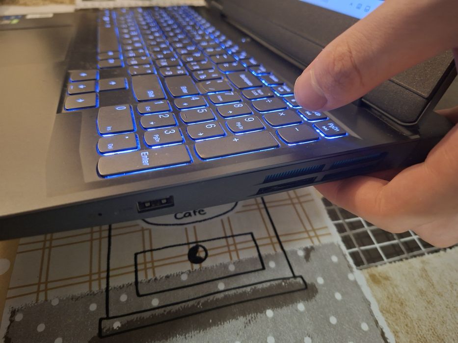Lenovo IdeaPad Gaming 3 (15IAH7)